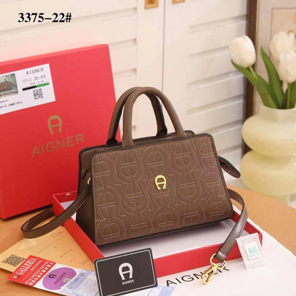 Aigner
115 dhs❤️
SIZE：22cm

High-quality product with a box
🎁🎁🎁

Zain35
♥️♥️♥️