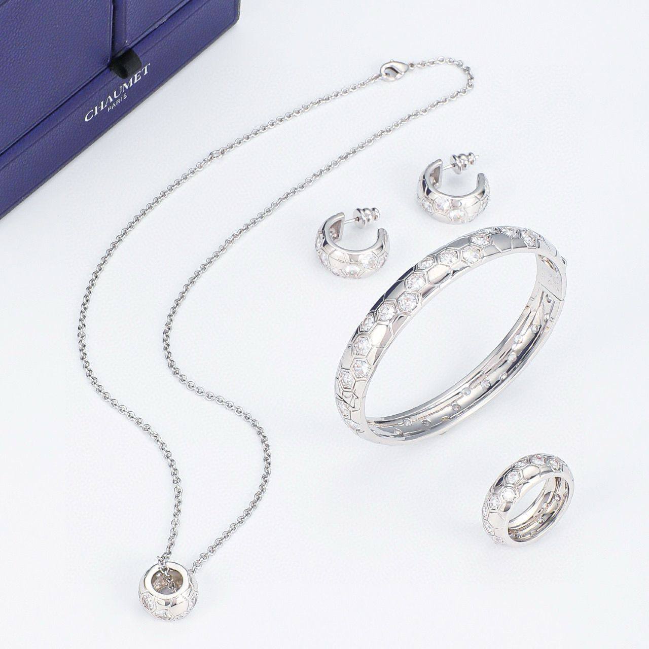 180 dhs🪙🌨️ SET

Zain89
♥️♥️♥️