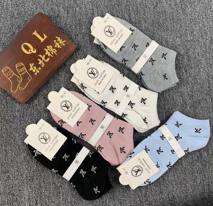 Socks
One packet
35 dhs✅

Zain93
♥️♥️♥️