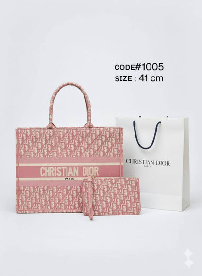CHRISTIAN DIOR
ʙᴏᴏᴋᴛᴏᴛᴇ ᴄᴀɴᴠᴀs ᴍᴀᴛᴇʀɪᴀʟ
ᴡɪᴛʜ ᴘᴜʀsᴇ ᴢɪᴘᴘᴇʀ
sɪᴢᴇ : 41 cm

110 dhs✅

Zain31
♥️♥️♥️
