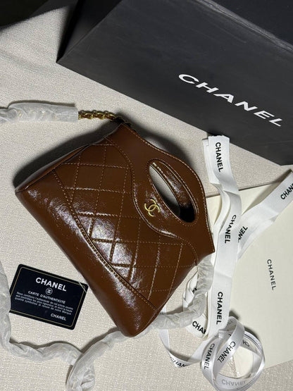 Chanel 

with box 
🎁🎁🎁

95 dhs💓

Zain175
♥️♥️♥️