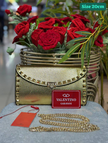 Valentino
Good quality 

with box 🎁🎁🎁

115 dhs💓

Zain186
♥️♥️♥️