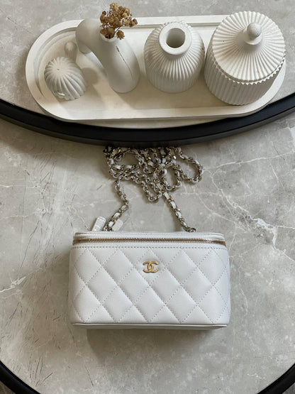 Chanel  ✨💥
Available original box 📦 
With full packing 🎀🎀
Super high quality 💥💥
For Price 👇 WhatsApp✅
0568585901 
0507557372
0552275751 Owner Zain 👌

Zain283
♥️♥️♥️