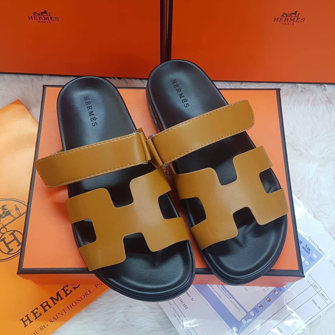 Hermes Ladies Slipper 
Size:36 to 42 
100 dhs🪙💕

Zain241
♥️♥️♥️