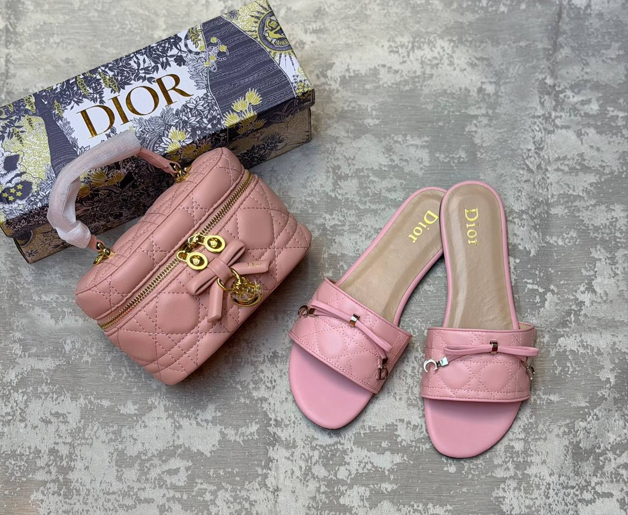 Dior chanel
 set

200 dhs

Zain175
 ♥️♥️♥️