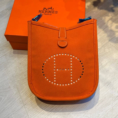 Hermes Evelyne

18cm

90 dhs
with BOX
🎁🎁🎁


Zain44
Zain254
♥️♥️♥️