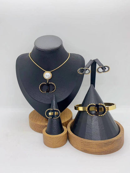 Stainless steel SET 💯*
Necklace ❤️‍🩹
Earring 🍁
Breslat ❣️
Ring free size 
With normal boxes 📦 
And paper bag 🛍️
45 dhs🇦🇪

Zain216
♥️♥️♥️