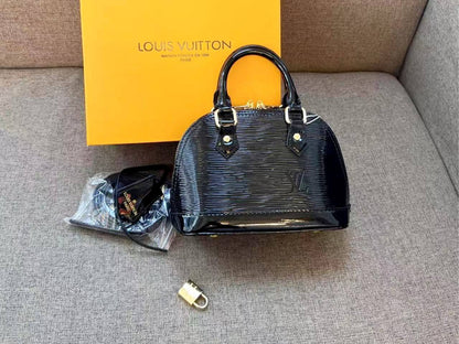 LV
90 dhs✅
with box
🎁🎁🎁

20cm

Zain26
♥️♥️♥️