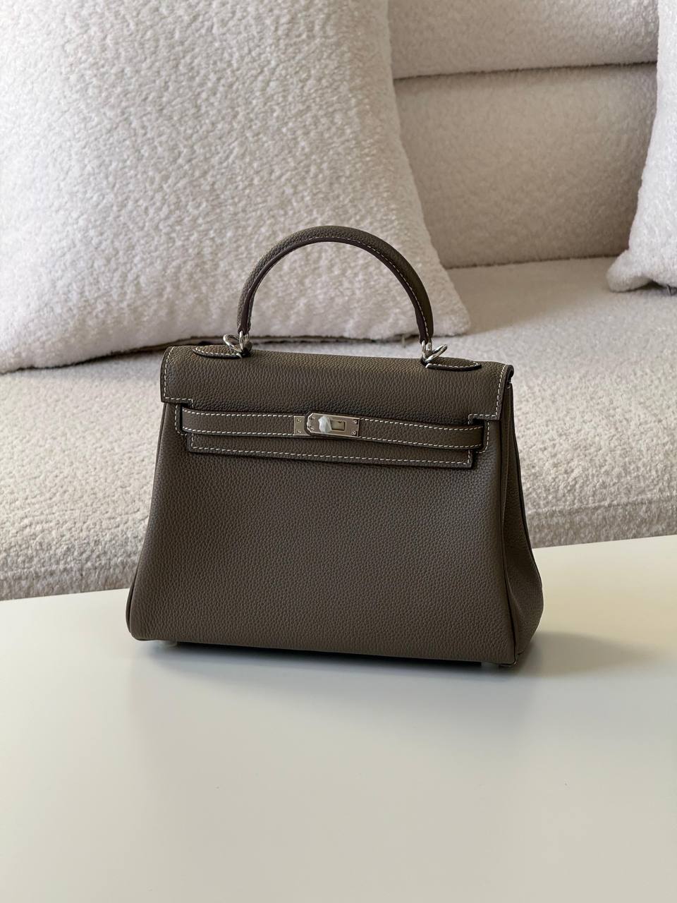 Hermes kelly togo 25cm💕
master quality😍

with box❤️
🎁🎁🎁

400 dhs🪙💕

Zain52
♥️♥️♥️