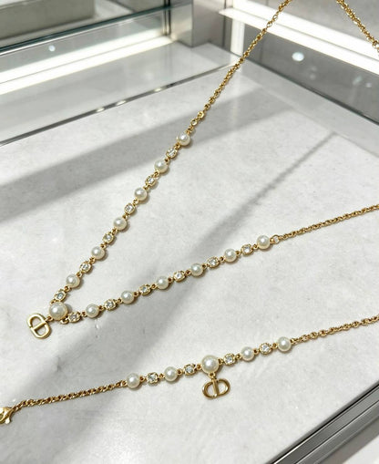 Dior 
Necklace ✨
Bracelet 🦋
Master quality 💯
With normal boxes 📦 
105 dhs🇦🇪🇦🇪

With master box 🗃️ 
130 dhs🇦🇪🇦🇪

Zain216
♥️♥️♥️