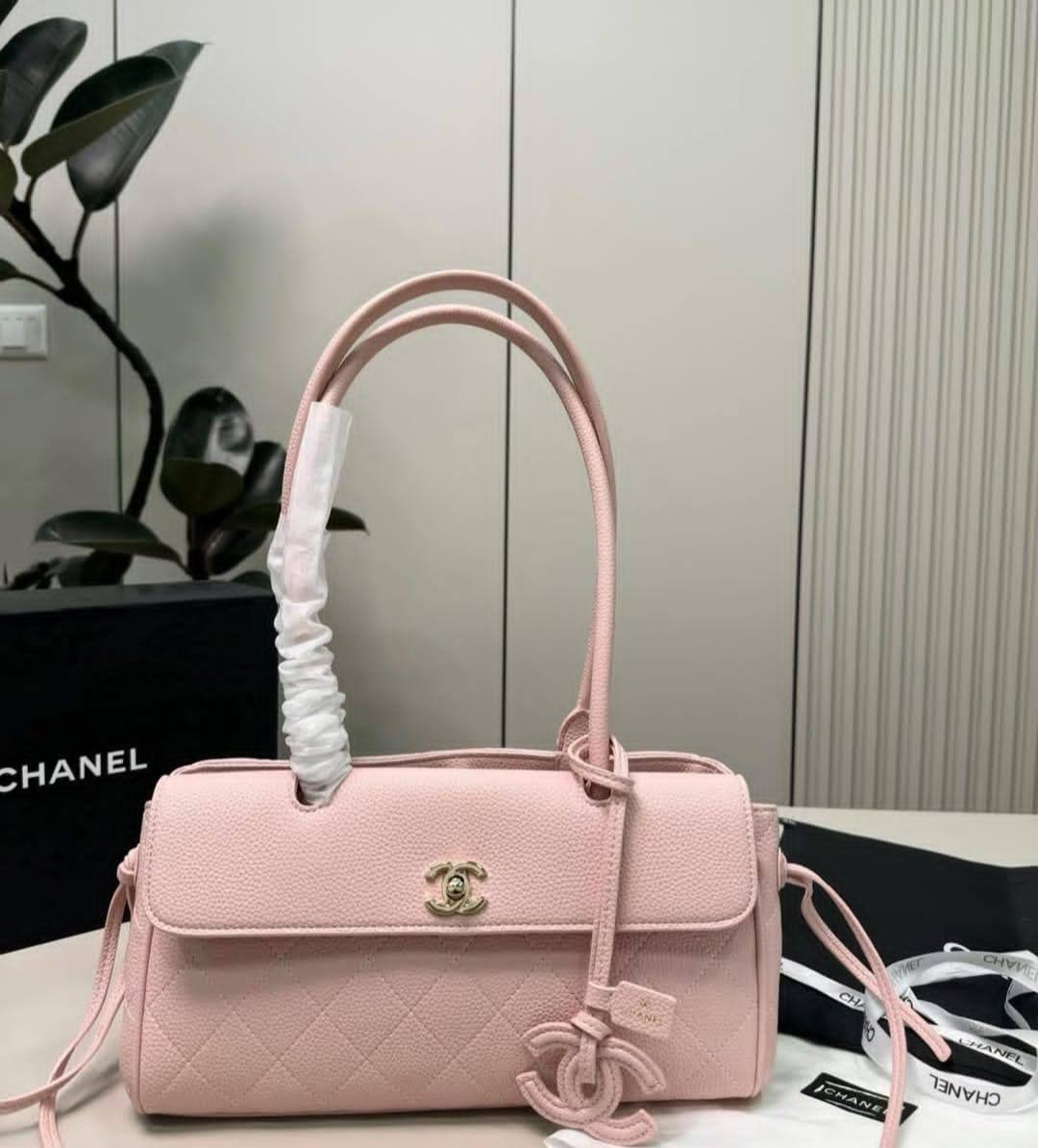 CHANEL
Shopping and Bowling Bags
Master quality
30cm 

with box
🎁🎁🎁

360 dhs✅

Zain95
♥️♥️♥️