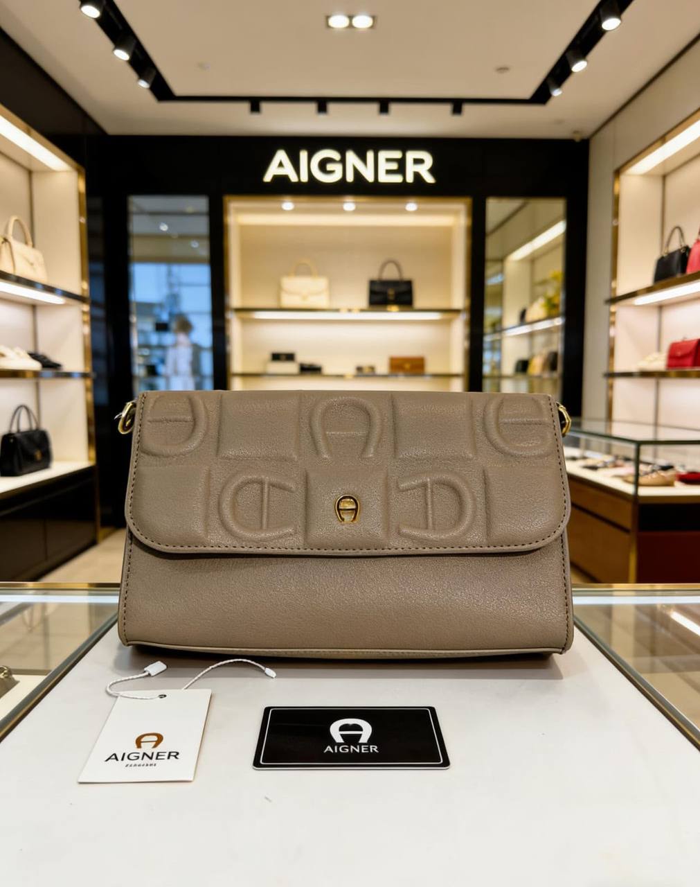 Aigner
90 dhs💛
with box

Zain07
♥️♥️♥️