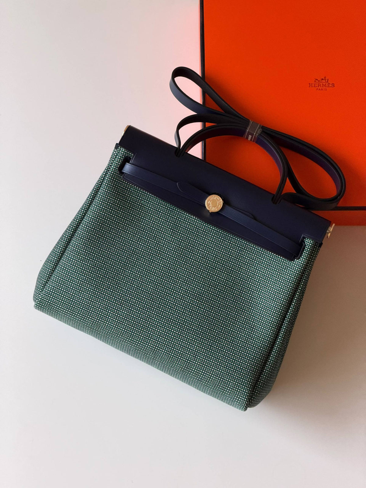 Hermes
Super AAA + Quality 💯

 With original packing🎁🎁
 SIZE:36and42
 Available now 

630 dhs🇦🇪🇦🇪

Zain52
♥️♥️♥️