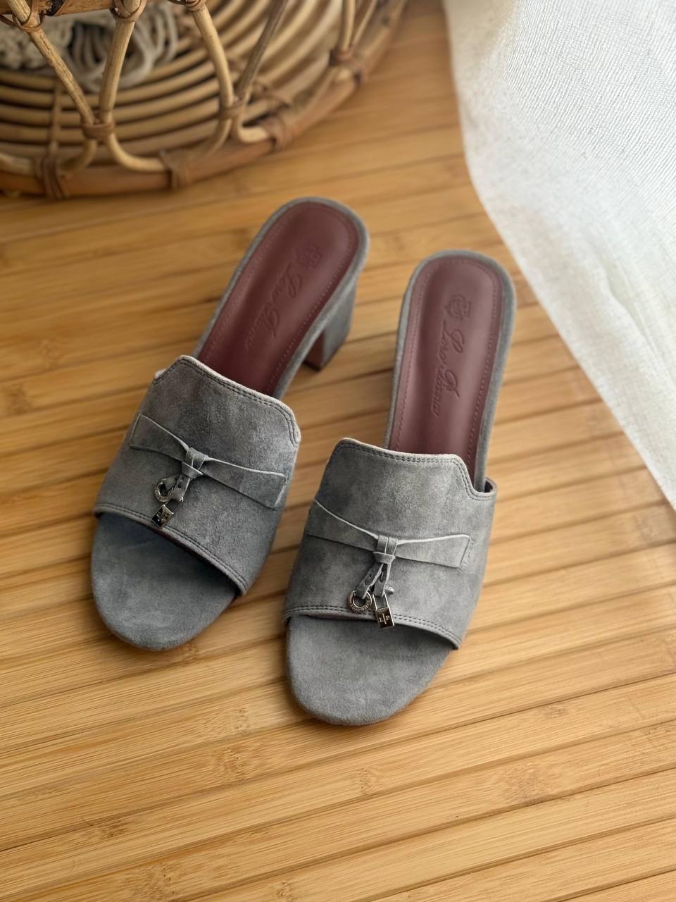 Loro Piana
AAA Quality
𝘀𝗶𝘇𝗲 𝟯𝟲 𝘁𝗼𝗼 𝟰𝟮 
450 dhs💓

Zain303
♥️♥️♥️