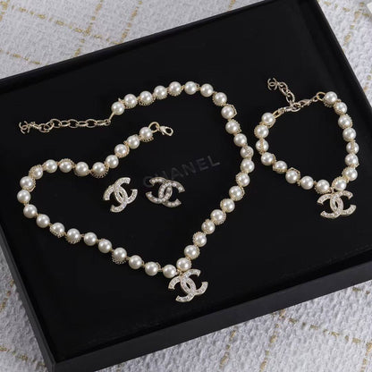 CHANEL ❤️‍🔥
Necklace 😍
Earring 🐦‍🔥
Bracelet 🦋
Master quality 💯
With normal boxes 🗃️ 
150 DHS 🇦🇪🇦🇪🇦🇪
With master box 📦 
160DHS🇦🇪🇦🇪🇦🇪

Zain216
♥️♥️♥️