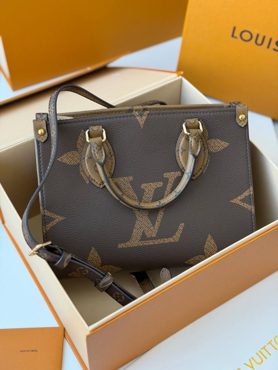 *LOUIS VUITTON*
*Master*++++++
*25 Cm*
*AVAILABLE NOW*
For Price 👇 WTSP Text Zain 0568585901

Zain257
♥️♥️♥️