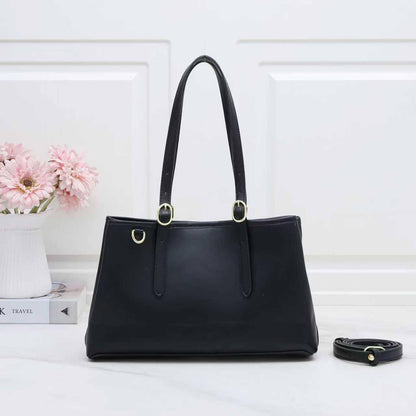 Gucci

High quality

Size：32cm

With box 

110 dhs🇦🇪🇦🇪
Zain50
♥️♥️♥️