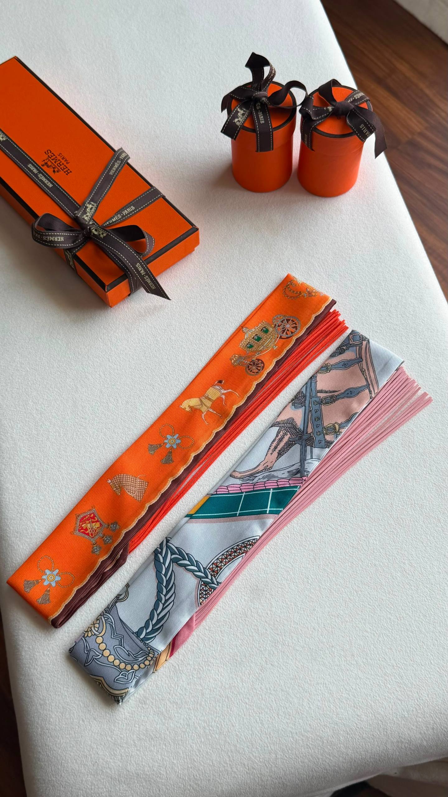 Hermes
*Twilly Scarf* 
*With orginal packing*  🎁
230 dhs✅
*VIP QUALITY*

Zain280
♥️♥️♥️