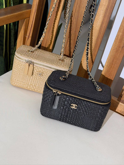 CHANEL 
Super Master Quality ⚡️
Original Packing 🎁
Size 17Cm📏
For Price 👇 WhatsApp✅
0568585901 
0507557372
0552275751 Owner Zain 👌

Zain321
♥️♥️♥️