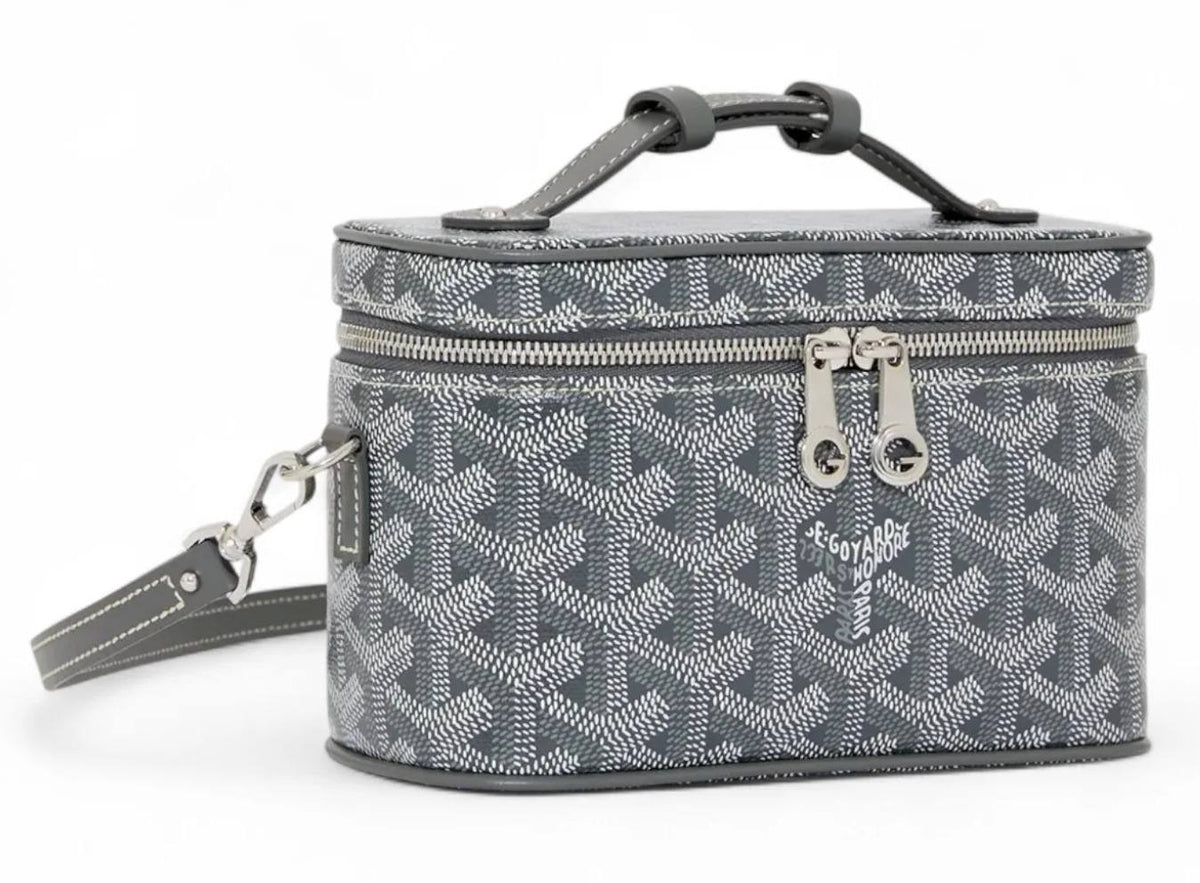 GOYARD

best quality 
with box
100 dhs🇦🇪🇦🇪🇦🇪

size17CM

Zain290
♥️♥️♥️