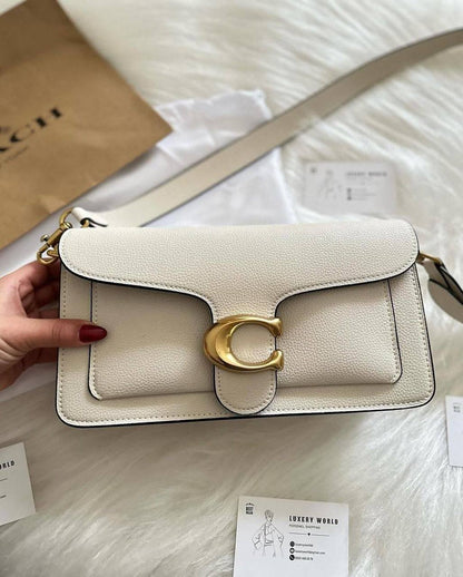 Coach 
Best quality 

with box’s 
🎁🎁🎁

100 dhs✅
size 21 CM

Zain290
♥️♥️♥️