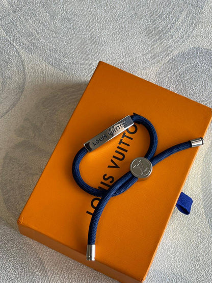 *LV*
*New bracelets*
*Super master quality*
230 dhs🪙🖤

Zain179
♥️♥️♥️