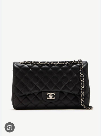 CHANEL 
GOOD QUALITY 
130 dhs🇦🇪🇦🇪
SIZE 28CM

Zain200
♥️♥️♥️