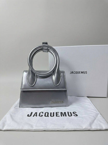 Jacquemus

with box
🎁🎁🎁

high quality

110 dhs✅

Zain50
♥️♥️♥️