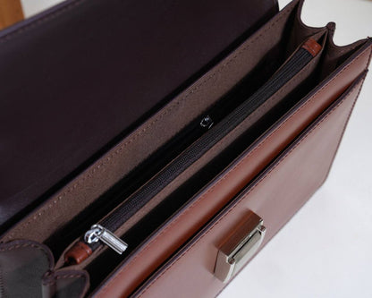 MONTBLANC
*New Collection*
*Clutch*
*Master quality*
550 dhs✅

Zain179
♥️♥️♥️