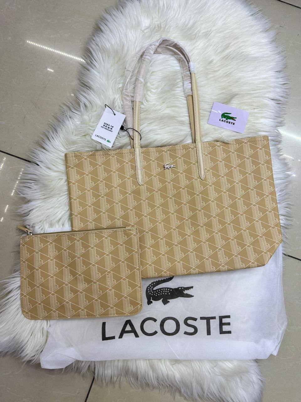 💗 LACOSTE 2 in 1 
Double-sided usable bag
1⃣️First quality 
Size: 47 * 29 cm
75 dhs🇦🇪🇦🇪

Zain115
♥️♥️♥️