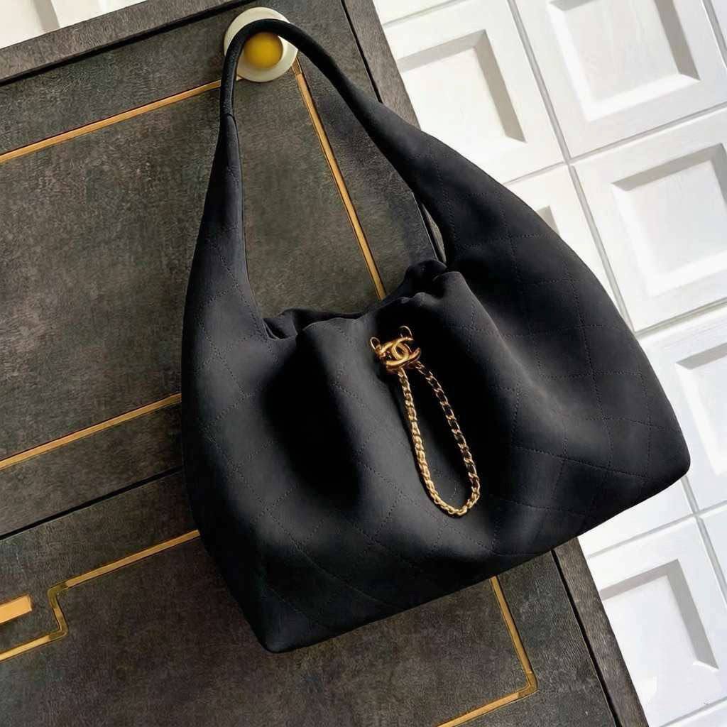 CHANEL 
HIGH QUALITY 
130 dhs🇦🇪🇦🇪

Zain295
♥️♥️♥️