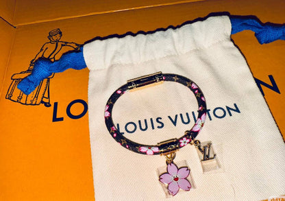 LV Bracelet* 🦋
Master Quality 

*60* AED normal box 📦

Zain48
♥️♥️♥️