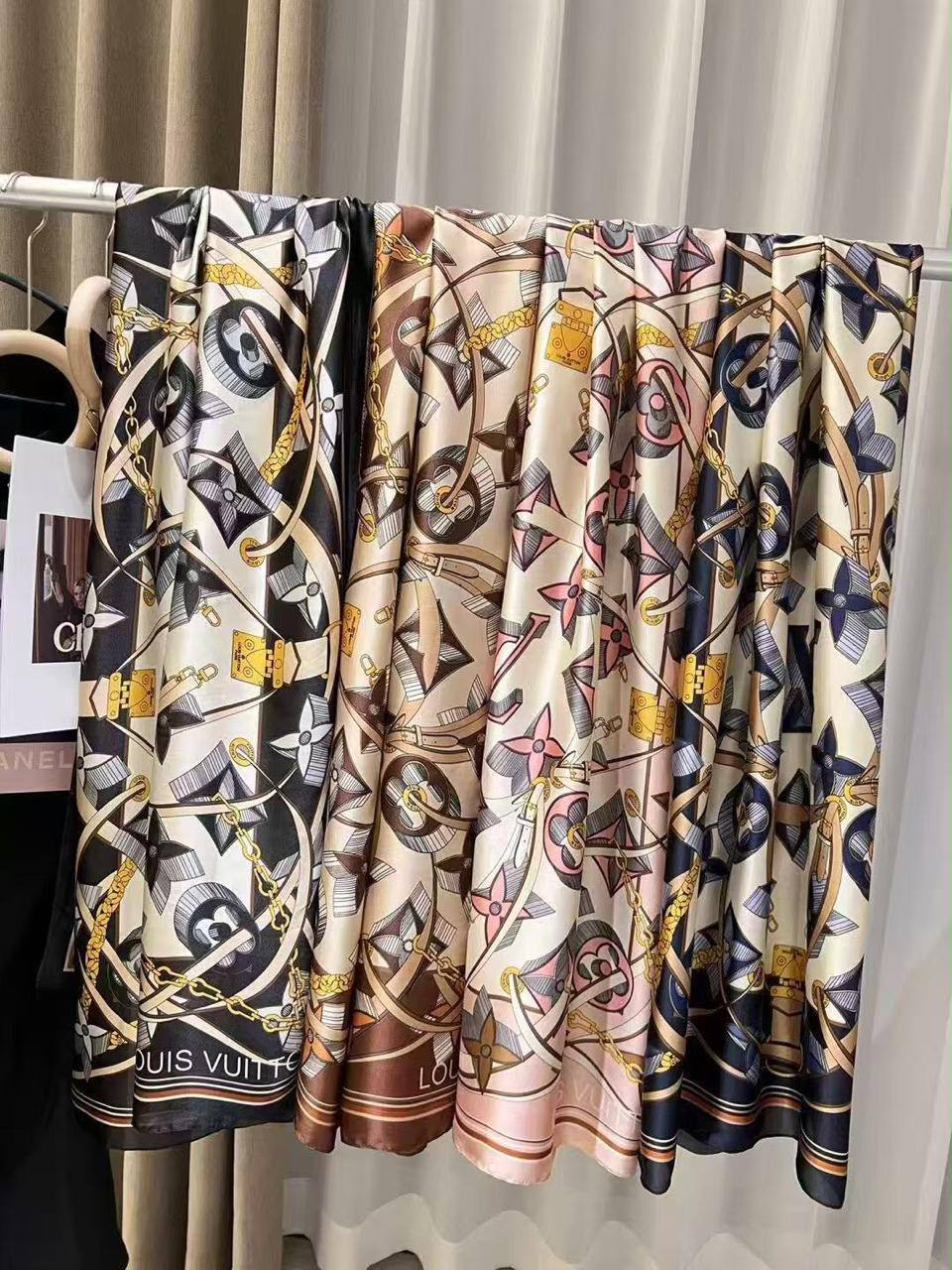 Silk scarf 
40 dhs🇦🇪🇦🇪

Zain93
♥️♥️♥️