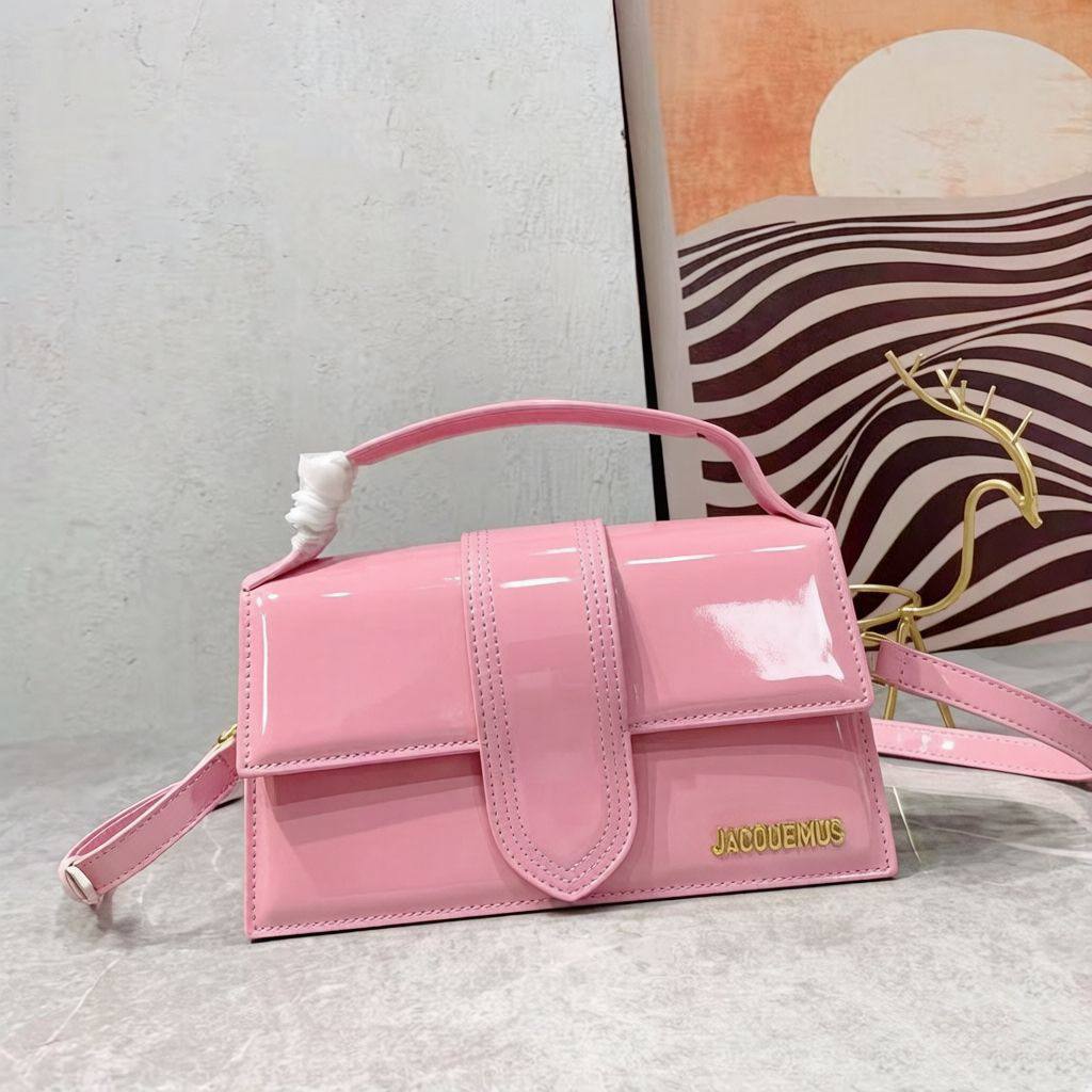 JACQUEMUS 
BIG SIZE NEW CAME GOOD QUALITY 

WITH BOX 🎁🎁🎁

110 dhs💓
SIZE: 24CM

Zain39
♥️♥️♥️