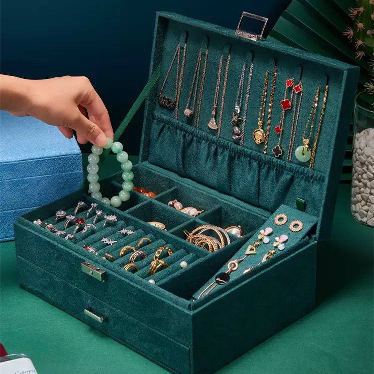 Jewelry boxes are now on sale , limited stock, good quality 
120 dhs🪙💚

Zain39
♥️♥️♥️