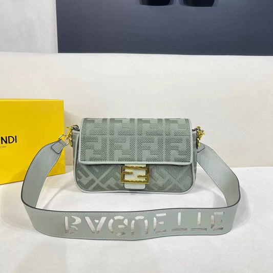 Fendi
high quality 

130 dhs🪙🖤

Withbox
🎁🎁🎁

Zain143
♥️♥️♥️