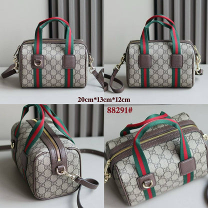 GUCCI
 GOOD QUALITY 

WITH BOX 
🎁🎁🎁

100 dhs✅

Zain39
♥️♥️♥️