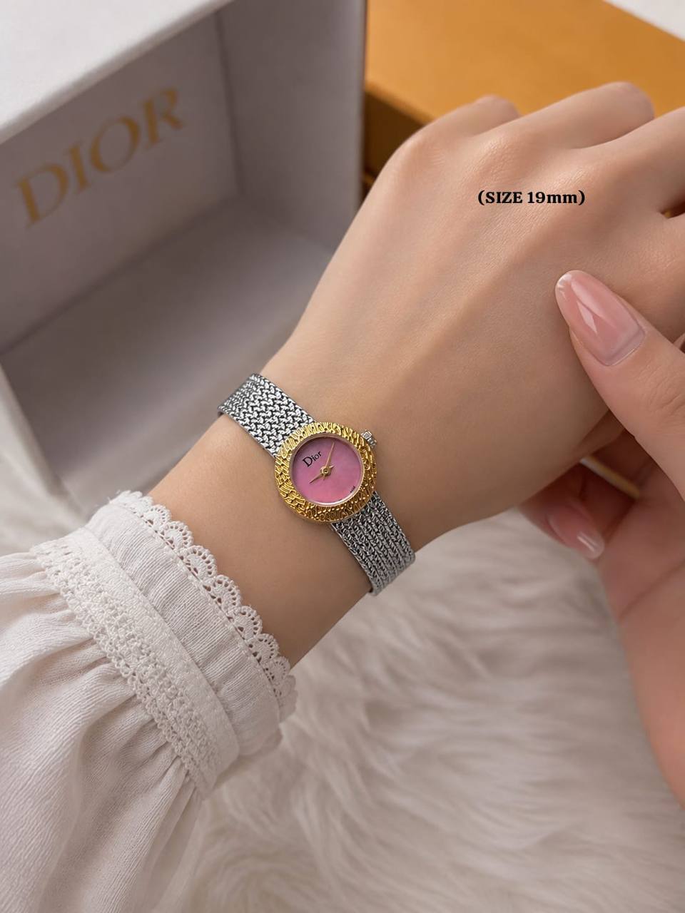 Dior 
watch for ladies 

good quality 

220DHS🇦🇪
 (size 19mm)

Zain59
♥️♥️♥️
