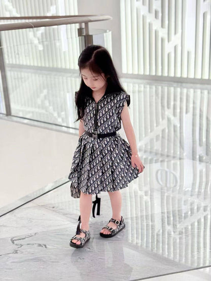 Dior
 Super master quality 😍
Size:. 2/12years old 
260 dhs👑

Zain261
♥️♥️♥️