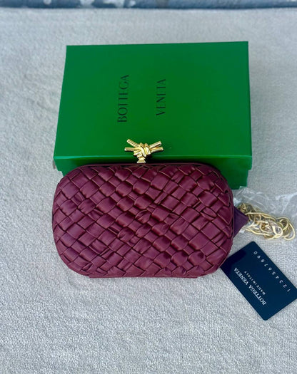 BOTTEGA
110 dhs🪙

With box
🎁🎁🎁

Zain90
