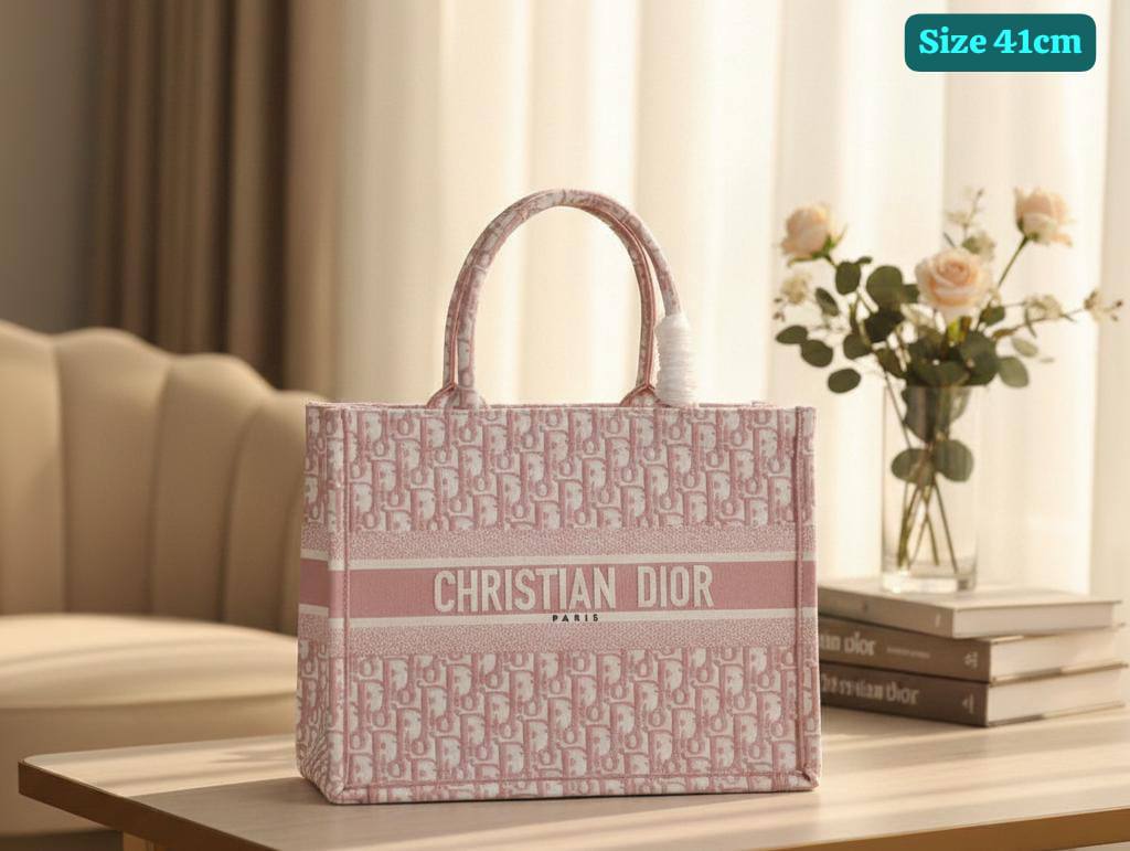 Dior

Good quality 

with box 
115 dhs🇦🇪

Zain186
♥️♥️♥️