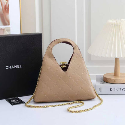 CHANEL

Best quality 
with box

150 dhs🇦🇪🇦🇪

size 24CM

Zain290
Zain186
♥️♥️♥️