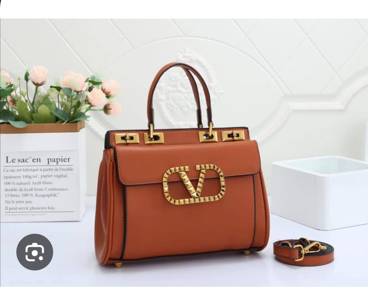 VALENTINO 
GOOD QUALITY 
100 dhs🪙🖤

Zain200
♥️♥️♥️