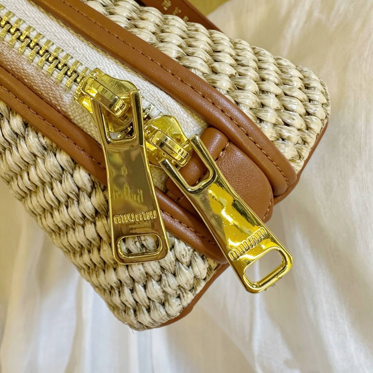 MIU MIU 
 GOOD QUALITY 

WITH BOX  🎁

100 dhs✅

Zain195
♥️♥️♥️