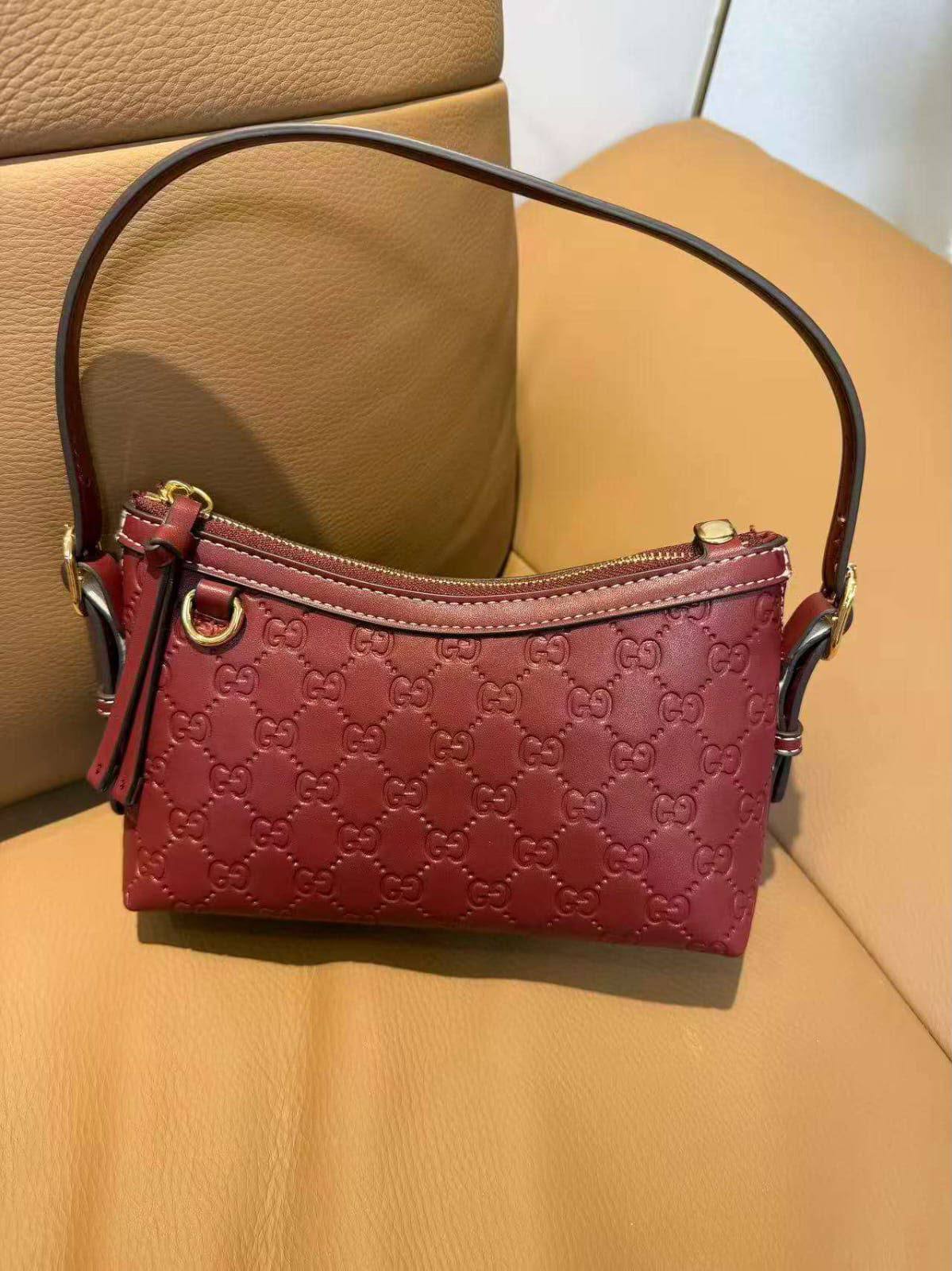 Gucci 
with box 
100 dhs✅

Zain215
♥️♥️♥️