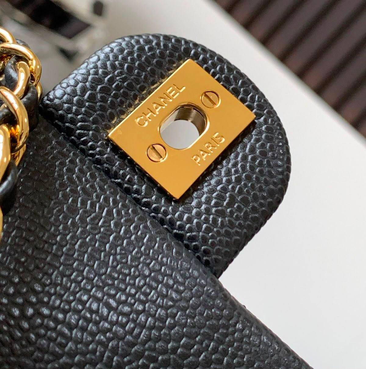 CHANEL 
GOOD QUALITY
 WITH BOX 
100 dhs✅
Size:22cm

Zain39
♥️♥️♥️