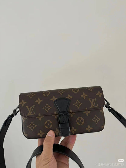 Mixed brands
Gucci
LV
Chanel
Fendi
Hermes

120 dhs🇦🇪🇦🇪

Zain10
♥️♥️♥️