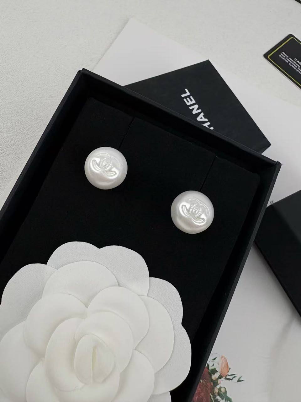 Chanel Earrings
Master quality 

*50* AED normal box 📦

Zain48
♥️♥️♥️