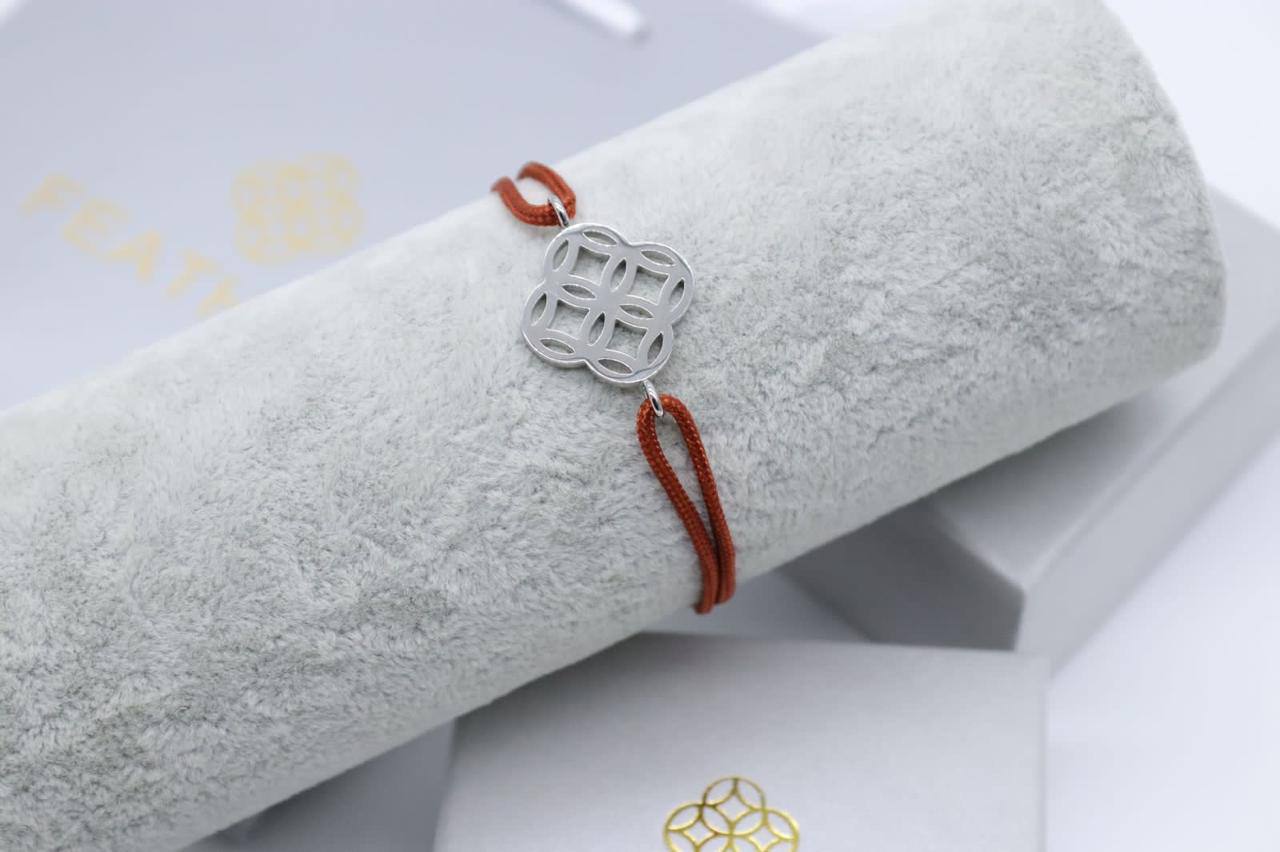 Bracelet 
55 dhs💓
+Box and paper bag🎁

Zain33
♥️♥️♥️