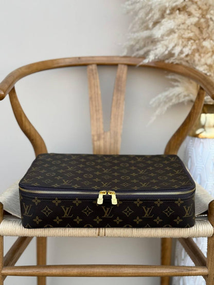 New collection✨✨✨
LV
17cm
300 dhs🇦🇪
23cm
320 dhs🇦🇪
35cm
350 dhs🇦🇪
Top quality 
With box🎁

Zain167
♥️♥️♥️
